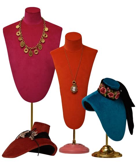 TEXTILE ACCESSORIES WOMEN .